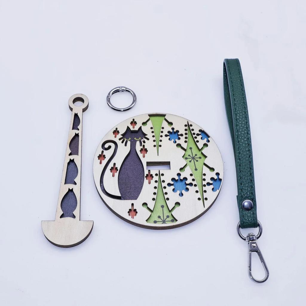Portable Wrist Crocheting Knitting Yarn Holders Wooden Carrier with Leather Wristband Yarn Minder Gift for Weaving Craftsman