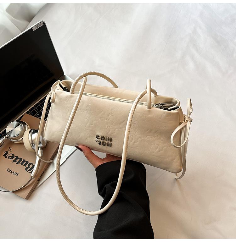 Французская нишевая сумка подмышку женская 2025 новая модная легкая роскошная сумка на плечо ретро нишевая сумка-багет для поездок белый