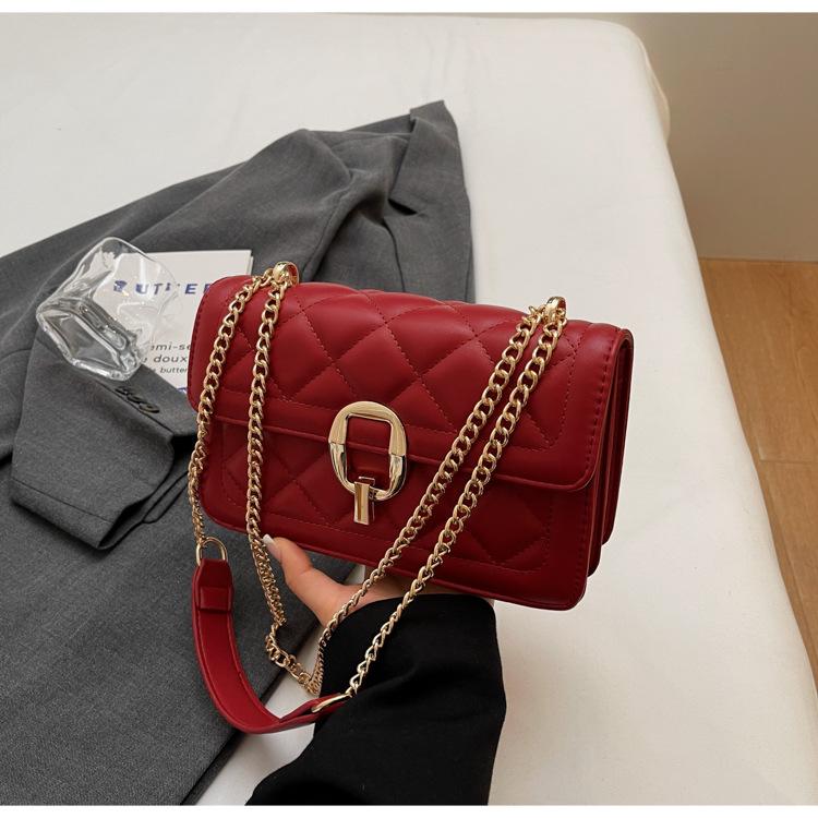 

Весна 2025 новая корейская версия простой повседневной маленькой квадратной сумки модный нишевый дизайн бриллиантовая цепочка на плечо сумка-мессенджер