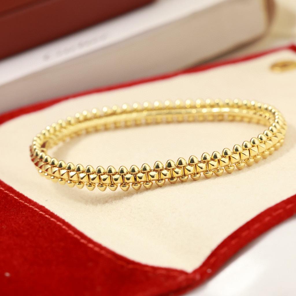 

Браслет з заклепками, виготовлений з високоякісного азіатського золота, підходить для щоденного носіння як чоловіками, так і жінками. Подарунок на день народження. Безкоштовна доставка золотий