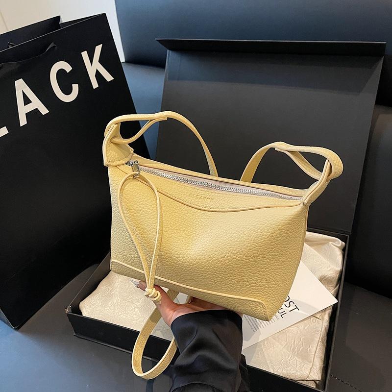 

Super fire small bag women s summer versatile 2025 new fashion messenger bag casual Korean version ins shoulder pillow bag