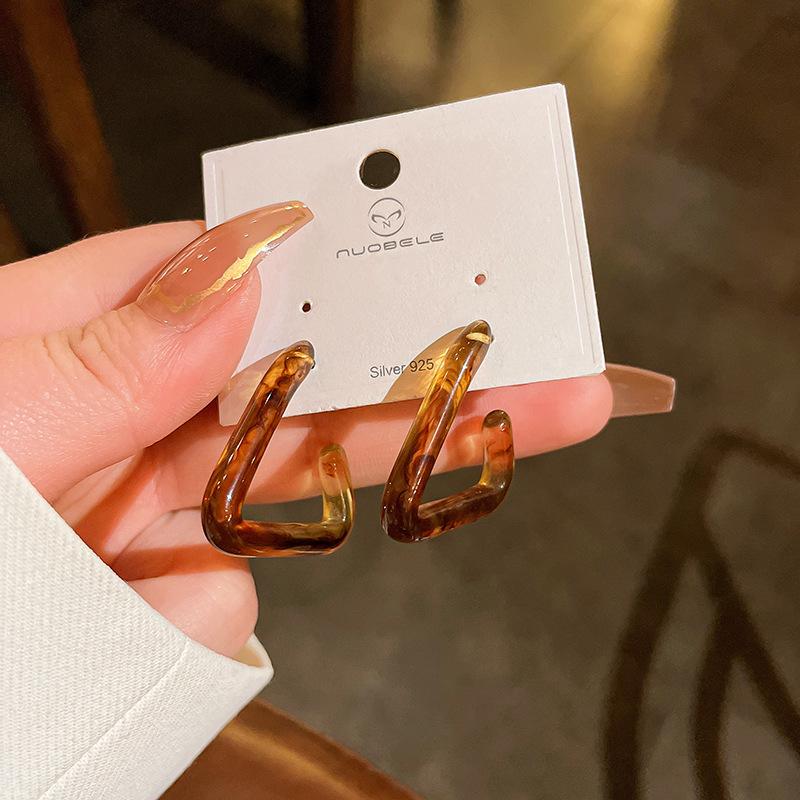 Maillard coffee color oval earrings niche simple versatile stud earrings fashion temperament high sense earrings women