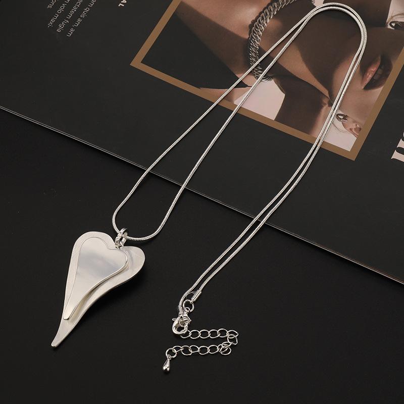 Xiang Luo Retro Long Necklace Peach Heart Pendant Metal Women S Sweater Chain
