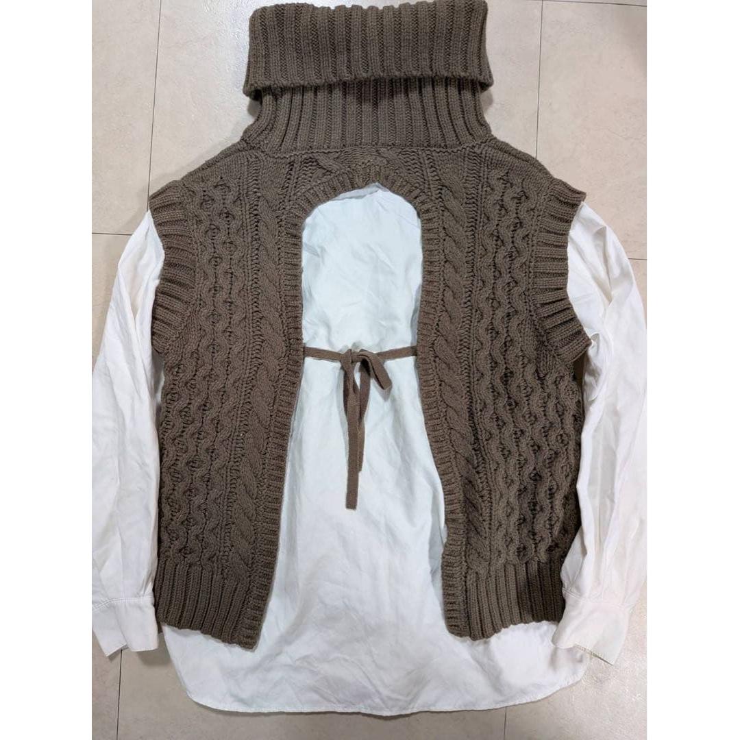 Turtleneck knit vest layered style long sleeve shirt
