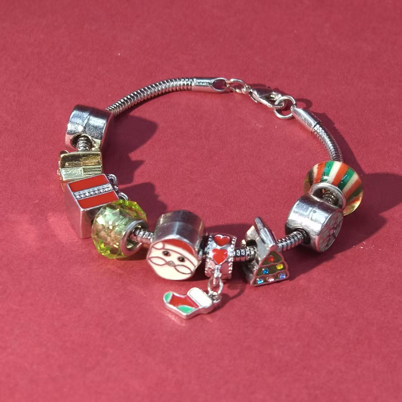 

Santa Cartoon Beaded Bracelet - European & American Holiday Jewelry for Women Beaded