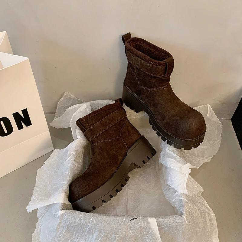 

Замшевые женские ботинки на платформе для снега, теплые повседневные ботинки для женщин, тренд 2025 года, зимние кроссовки, короткие, плюшевые, мотоциклетные ботинки Botas De Mujer 35
