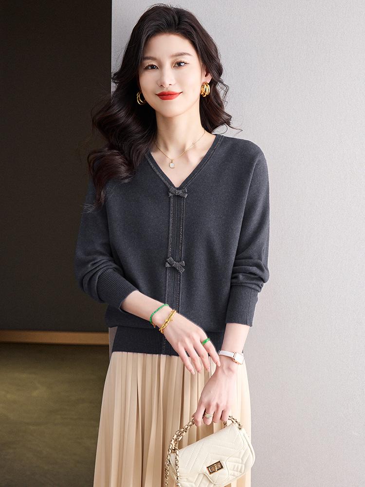 Rhinestone Bow Knit Heart V-Neck Sweater - Women's 2025 Autumn/Winter Base Layer