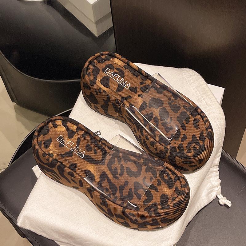 In the Summer of 2025, the New One-word Transparent Open-toed Muffin with Thick Bottom Waterproof Table Slope Heel and Cool Slippers.