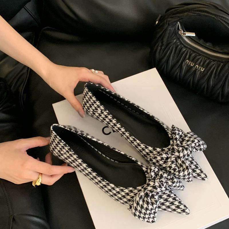 2025 New Autumn Xiaoxiangfeng Single Shoes Women's Pointed Head Flat Bottom Shallow Mouth Bow Soft Sole Fashionable Versatile Single Shoes Women