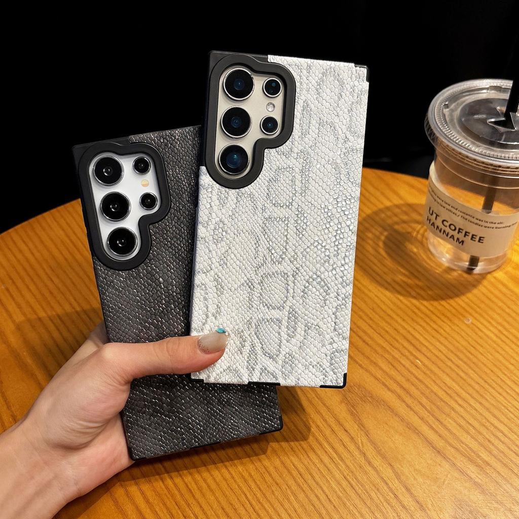 Samsung S25ultra Wristband Bracket S24 Snake Skin Pattern S23ultra Built in Magnetic Suction Phone Case