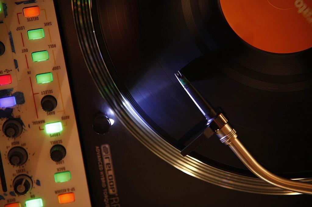 Ortofon Concorde MKII Twin Mix DJ Cartridges with Integrated Headshells of with Flight Round for DJ Play and Listening (Set 2) Case, Needle,