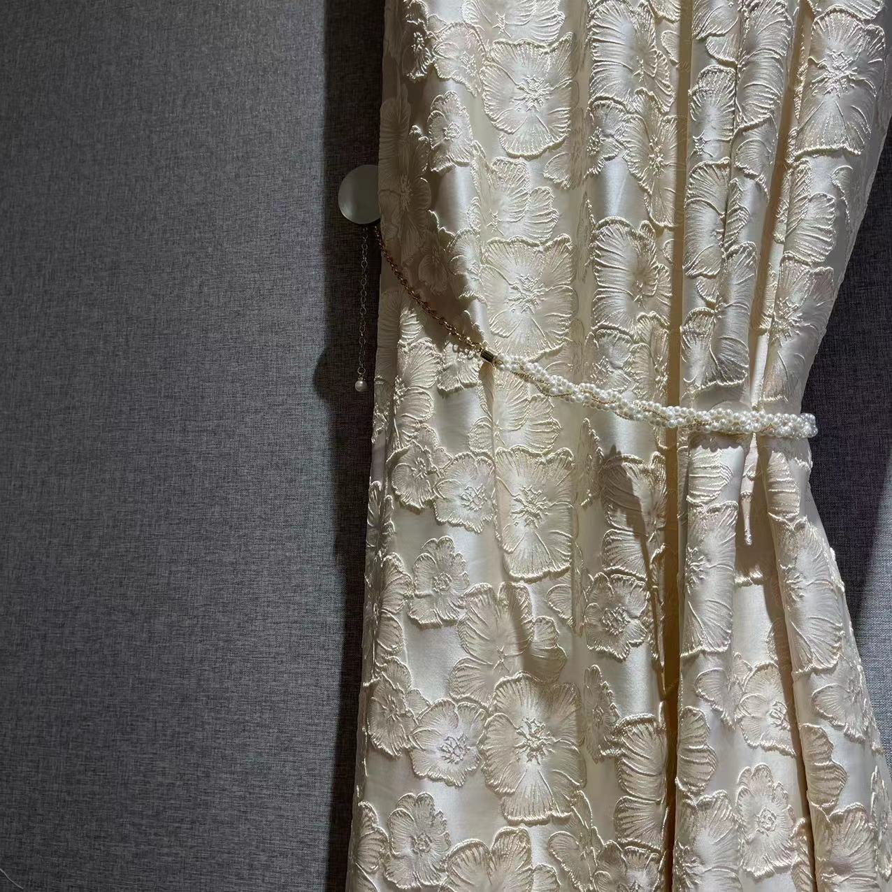 The New 2023 Simple Light Luxury Style Beige Flower Design High Precision Jacquard Yarn Dyed Fabric for Curtains and Costumes