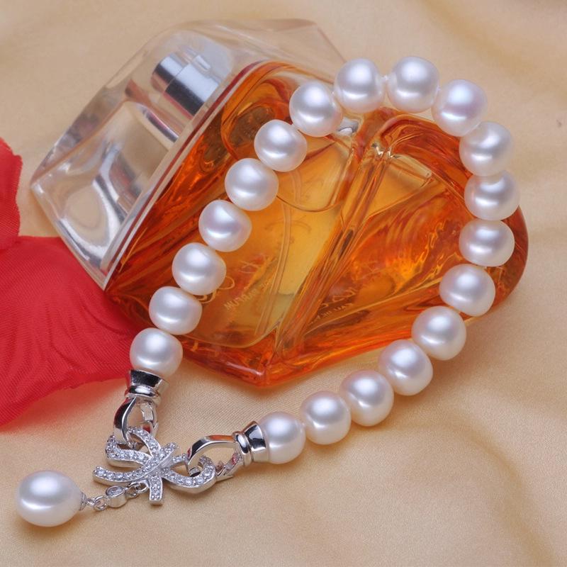 Elegant Pearl Bow Bracelet: Fashionable and Versatile Jewelry Gift for Girlfriend this Christmas