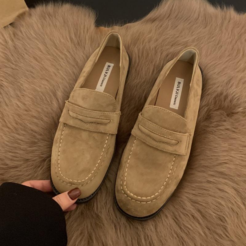Fashion Spring And Autumn Retro Female Loafers 2025 New Style Roman Flat Heel Comfortable Versatile Slip On Cow Suede Women Flat Shoes