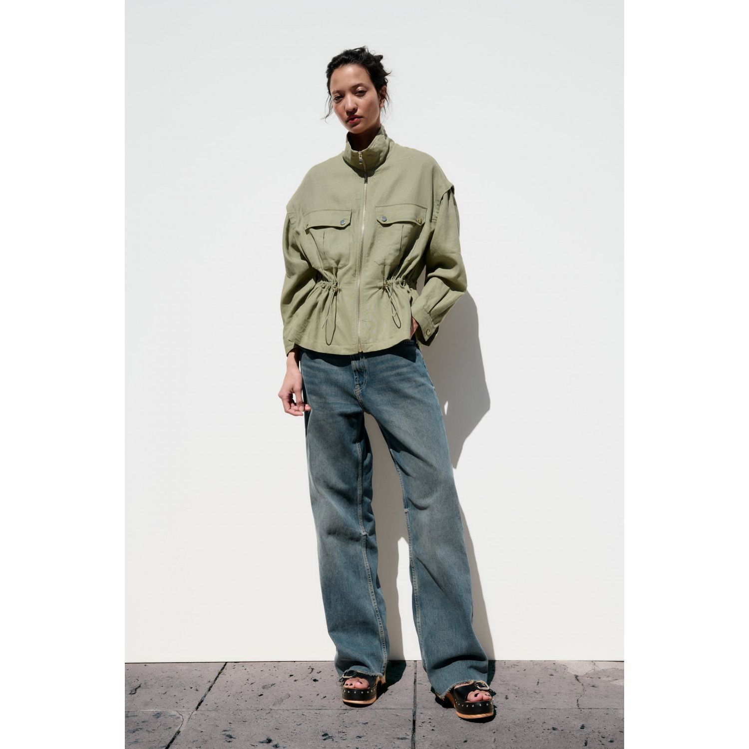 

JACKET WITH ADJUSTABLE WAIST