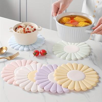 Silicone Daisy Trivet Mat, Large Heat-resistant Pot & Cup Coaster, High-grade Texture for Table Protection.
