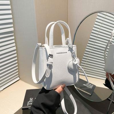 Fashion Shoulder Bag Women's Messenger Bag New Retro Casual Women's Bag Niche Mobile Phone Bag Simple Hand Bag