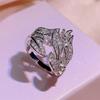 Huitan Luxuriöser, trendiger Ring im Blattdesign für Frauen, komplett gepflastert, glitzernder Zirkonia-Stein, neu gestalteter Braut-Ehering, Partyschmuck