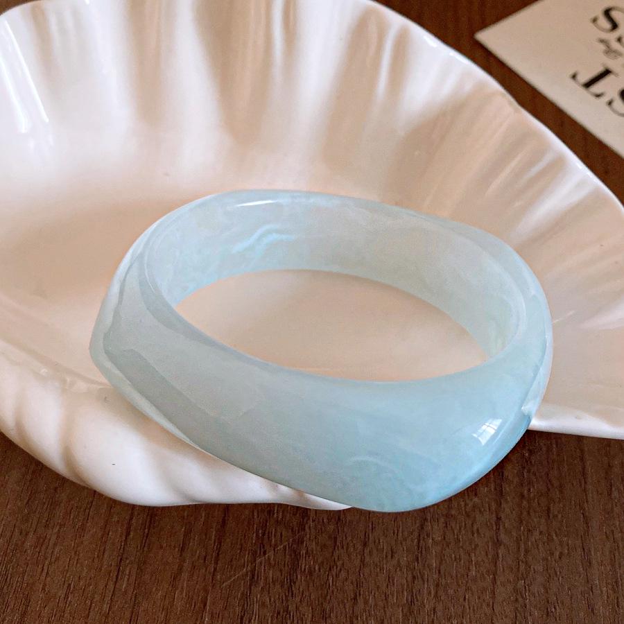 Elegant Geometric Resin Marbled Bangle - Chinese Style, Versatile Commuting Bracelet, Light Luxury Jewelry.