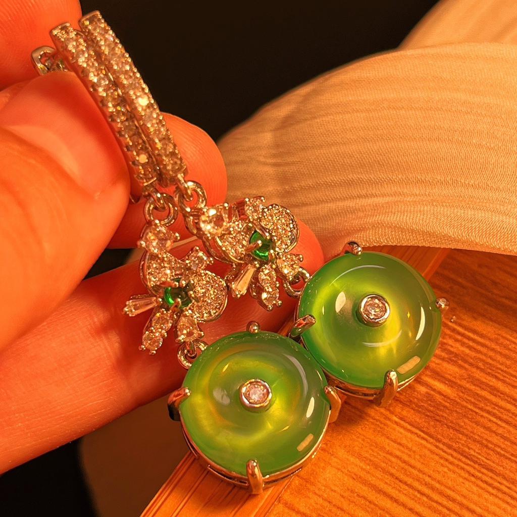 Full Green, Yang Green, Natural Agate Green Chalcedony Earrings, Women'S Opening Is Slightly Inlaid, And The Real Shot Is Fidelity.