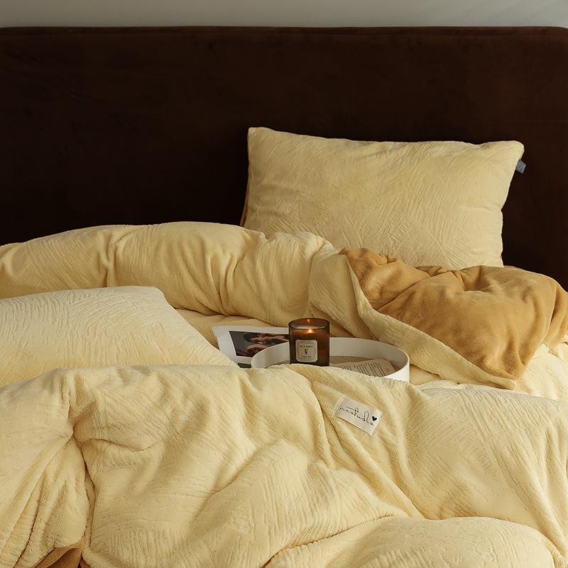 

Велюровый комплект из 4 предметов высокой плотности: Утолщенный, двухсторонний флис для тепла и антистатического комфорта (Осень зима) 1.8m Bed Fitted Set (Duvet 200*230)