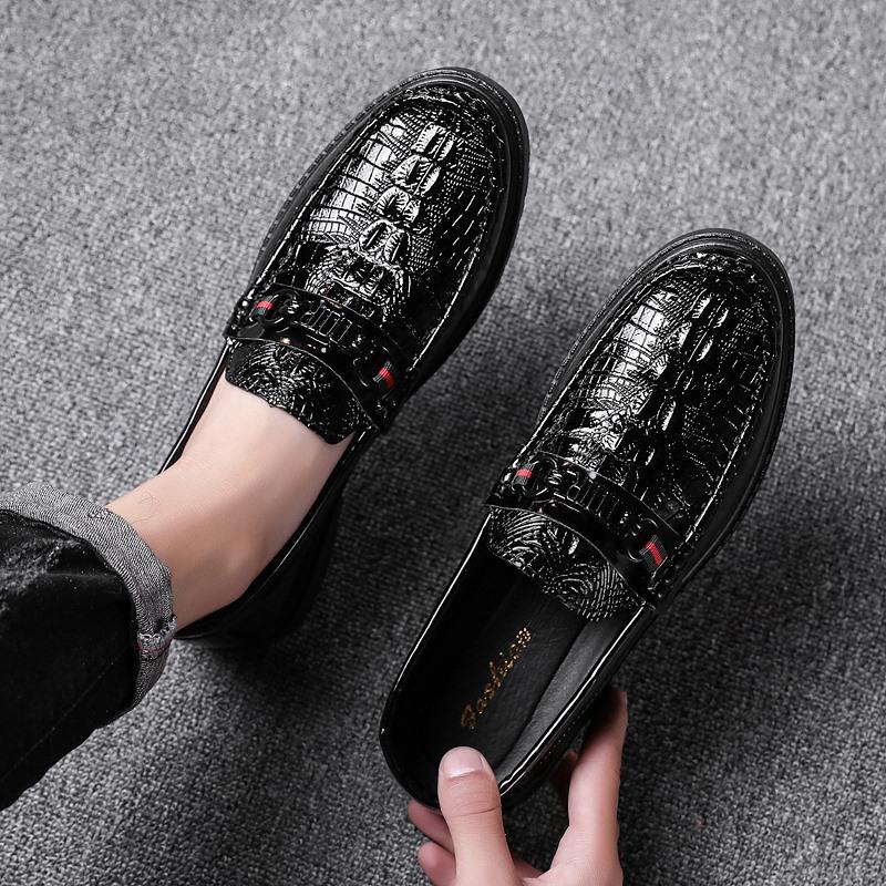 Summer breathable business casual shoes soft sole leather surface lazy single shoes versatile non-slip men's shoes 2025 men's loafers