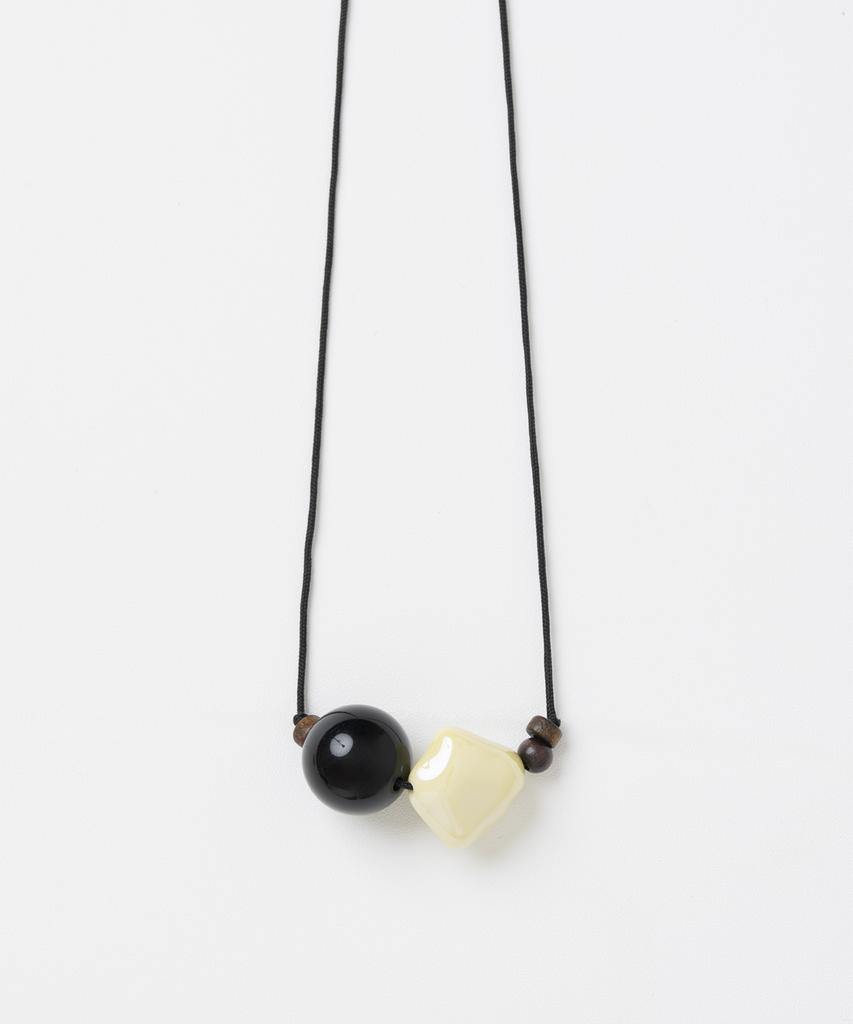 Millo Women Contrast Bead Necklace [Black]