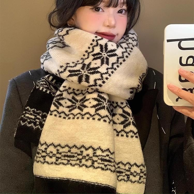 Exquisite Winter New Snowflake Reversible Autumn and Winter Korean Atmosphere Thickened Warm Knitted Scarf Advanced