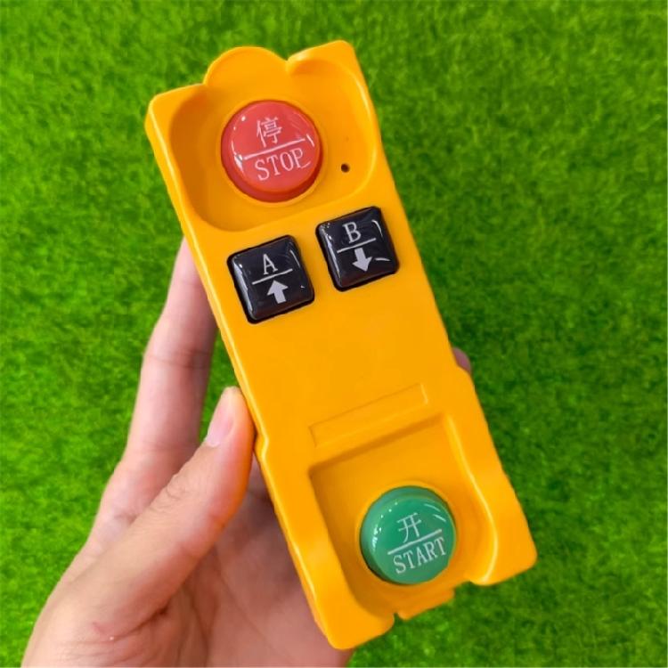 Sistemi di Controllo Remoto Wireless a 4/2 Pulsanti per Attrezzature di Sollevamento Industriale, Funzionalità di Sicurezza Migliorate, Controllo Remoto Wireless