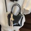 Popular Simple Retro High-end Texture Bright Leather Hand Carrying Bucket Bag Versatile Commuting Foreign Style Single Shoulder Messenger Bag Bag Fema