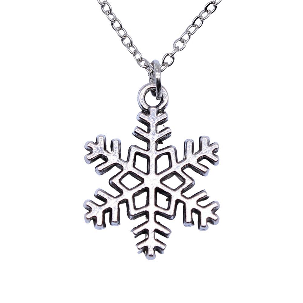 Hollow Star Moon Pendant Necklace Minimalist Geometric Jewelry 40cm Short Chain