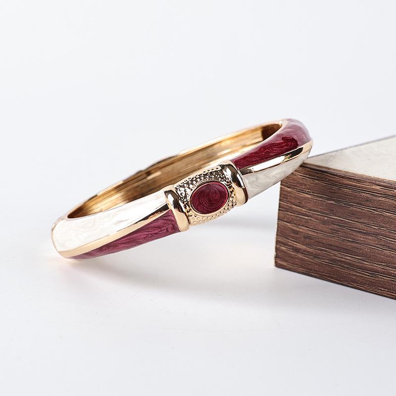 Retro Geometric Women's Elastic Bracelet - Fashion Drip Oil Series