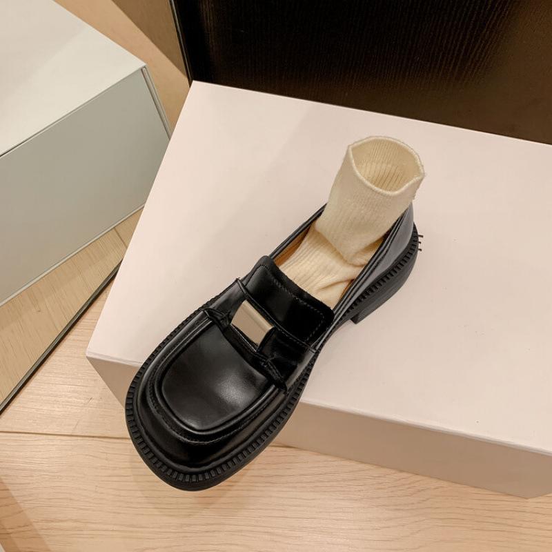 

Новые женские модные кожаные лоферы черные на платформе нескользящие обувь больших размеров коровья кожа на одной педали всесезонные одинарные туфли женские 40