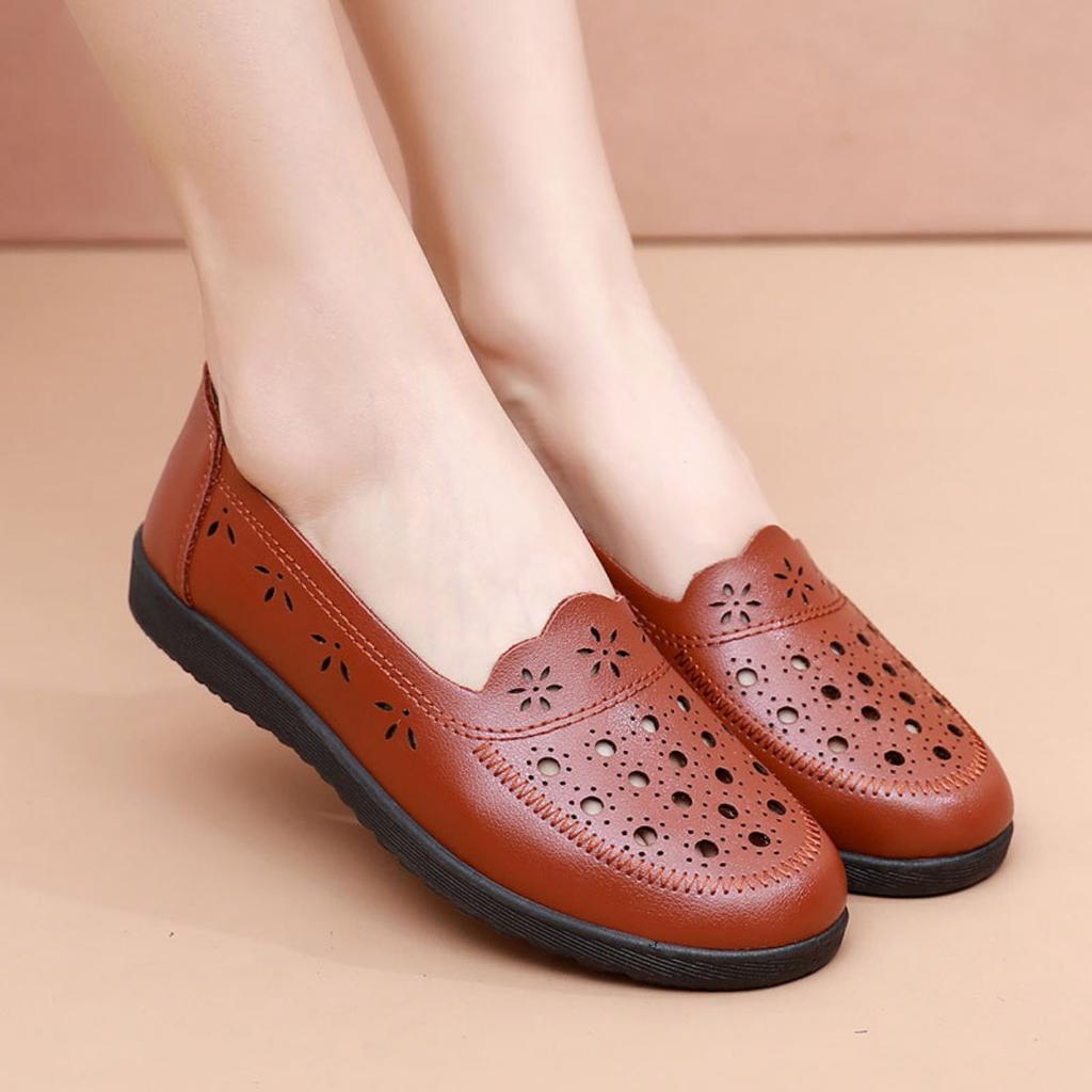 Sandals Summer Breathable Fashionable Hollow Leather Shoes Soft Sole Non Slip Flat Bottom Women's Shoes Perforated Shoes