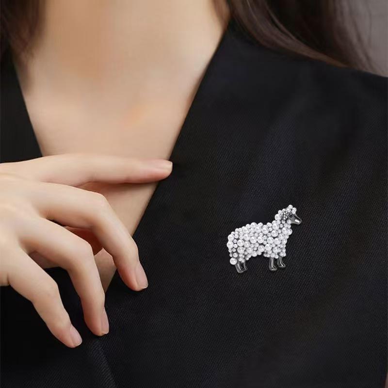 Classic Exquisite Sheep Lapel Pin 1Pcs Unisex Animal Brooch Badge for Office Party Casual Clothing Decoration