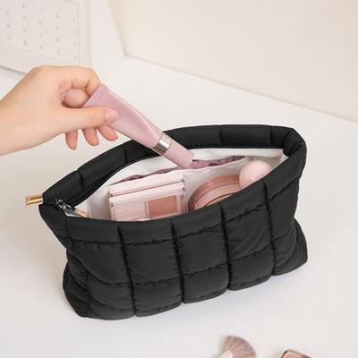 Kosmetiktasche Kompakt gesteppte Make-up-Tasche mit Reißverschluss oben Geräumige Innentasche Reise-Organizer Handtasche Make-up-Beutel