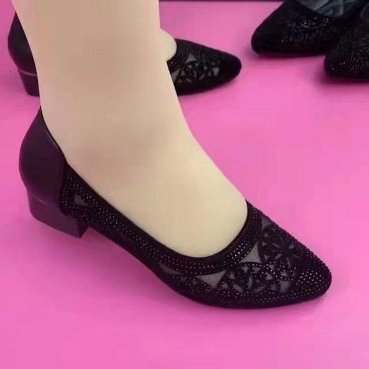 Spring and summer women's sandals hollow rhinestone single shoes medium heel thick heel fashion 4050 year old dancing mother sandals woman