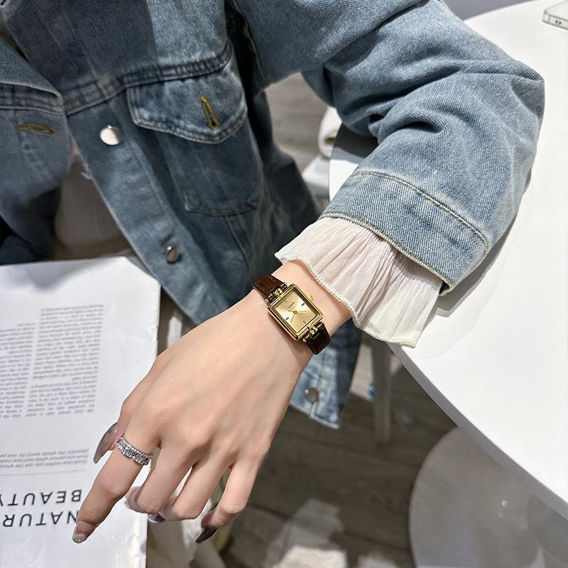 2025 Women's Retro Luxury Square Quartz Watch
