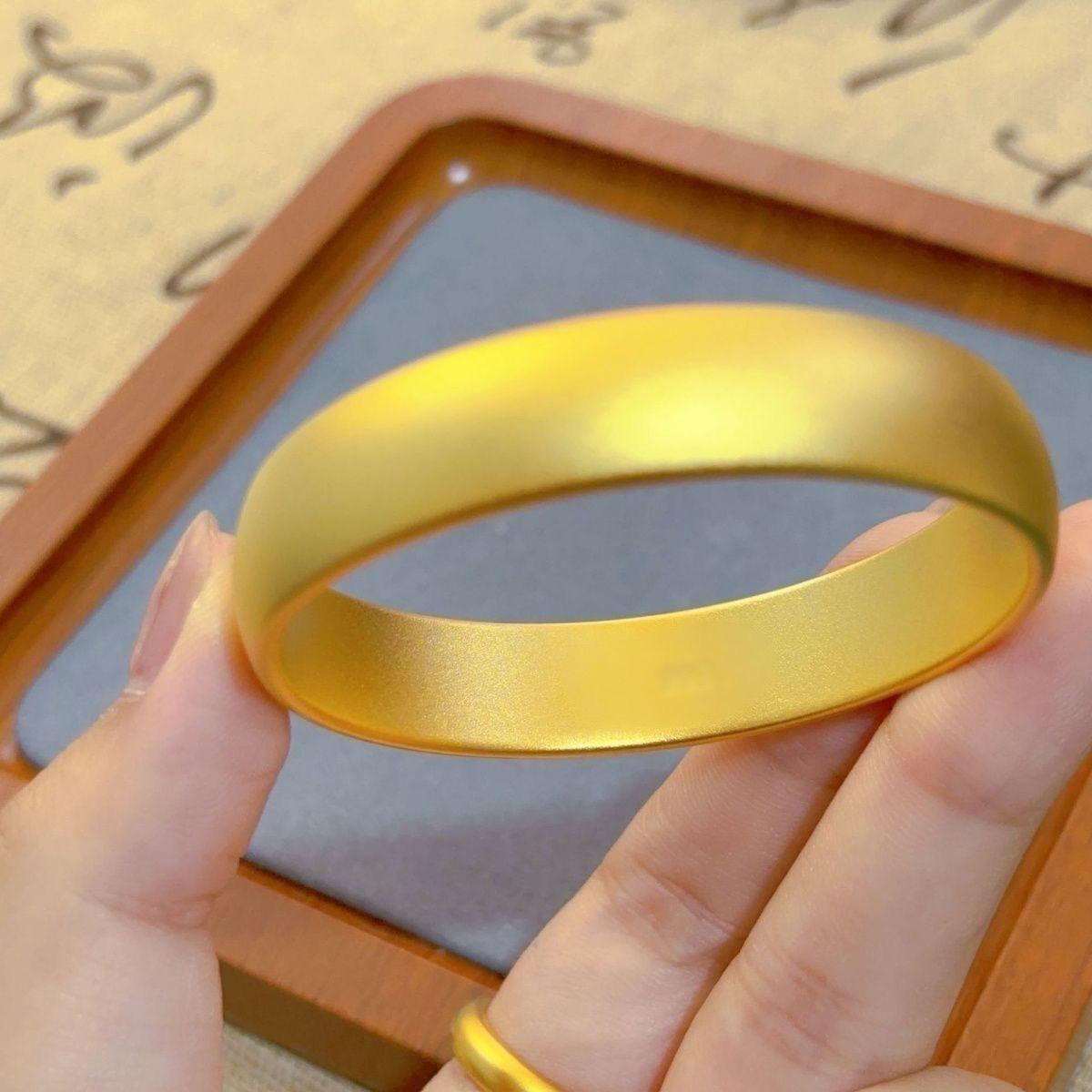 

Высококлассный женский широкий браслет из цельного золота: Дизайн в древней традиции Size 64