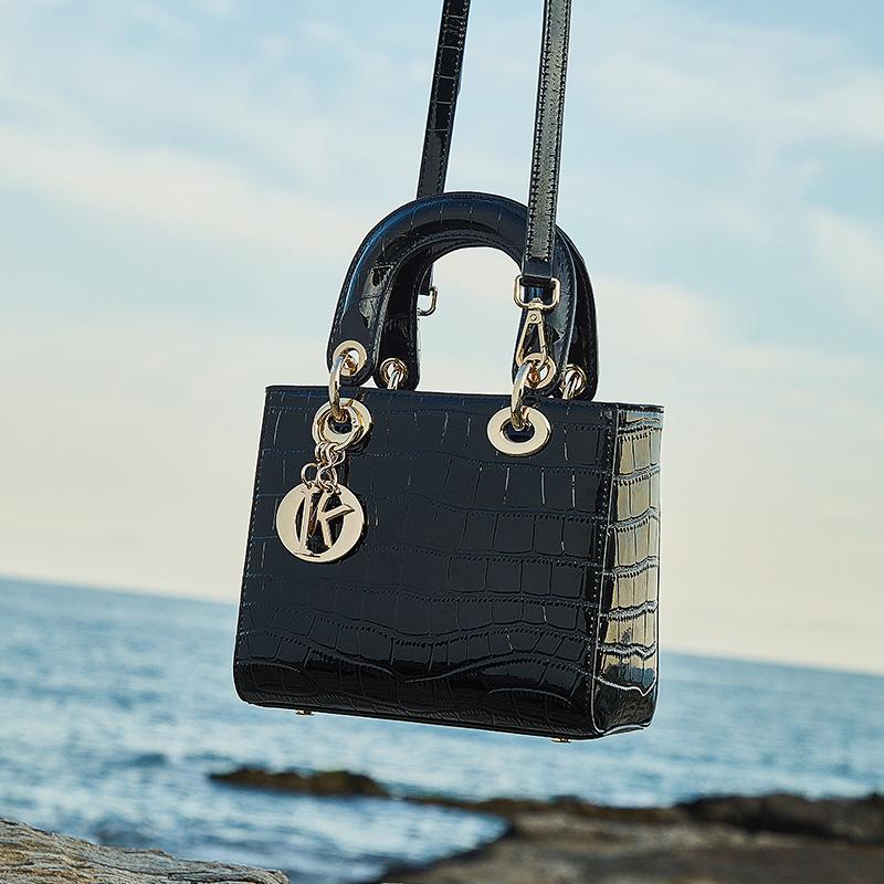 Genuine Leather Crossbody Bag, A Fashionable and Stylish Bag From A Big Brand, A Women's Crossbody Single-shoulder Bag