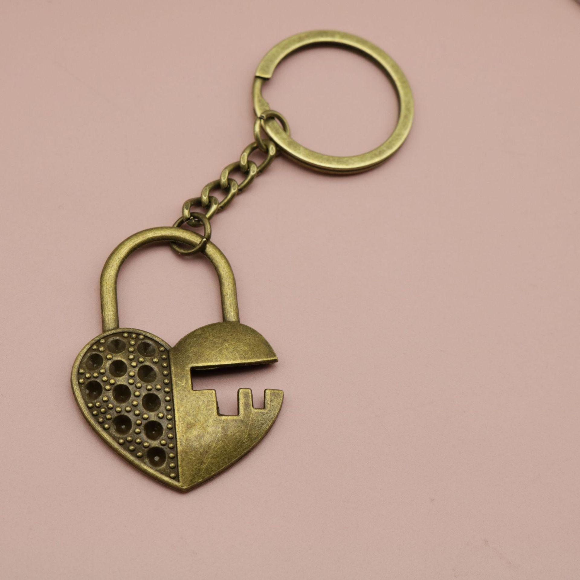 Retro Love Heart Lock Keychain Pendant бронзовый
