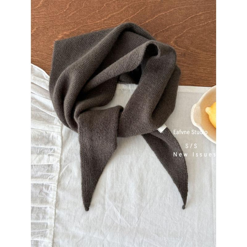 A Versatile and Warm Neckerchief Headscarf Shawl and Scarf for Women in Autumn and Winter