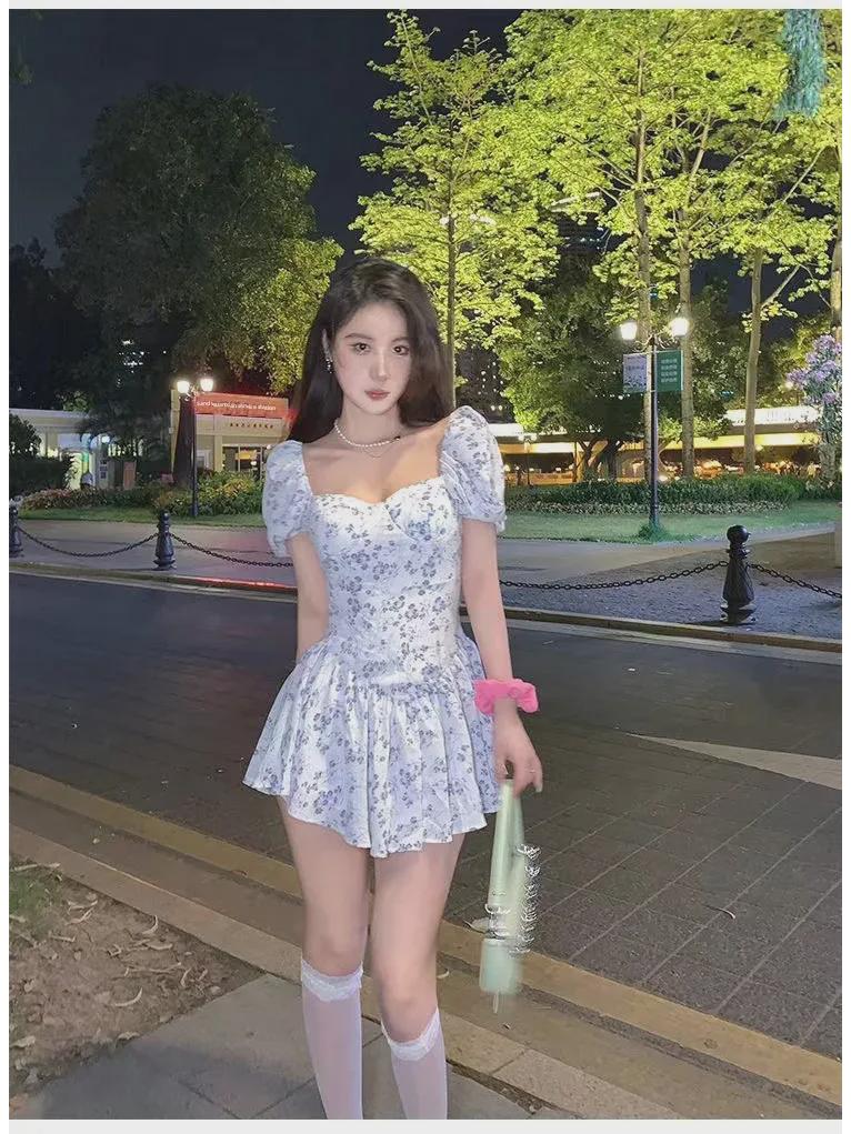 Elegant Puff Sleeve Floral Dress with Square Neckline