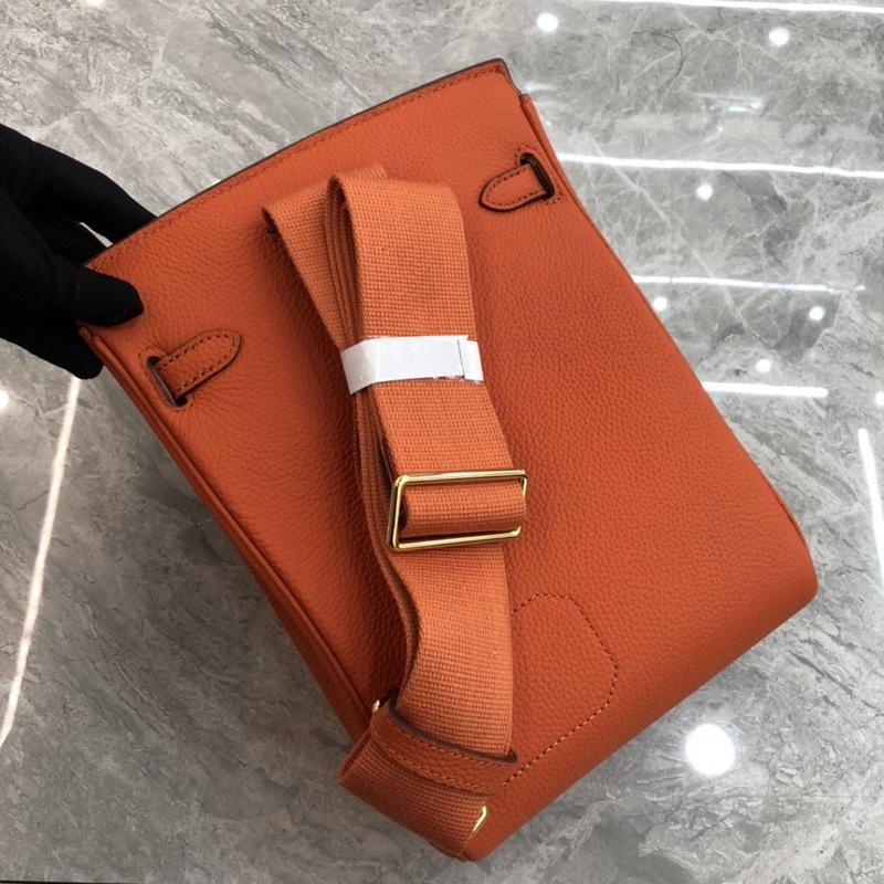 2025 New Leather Gender-neutral Men's and Women's Same First-layer Cowhide Round Lock Hole Breast Bag Single Shoulder  Leather Backpack