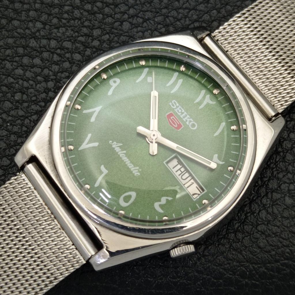 JAPAN VINTAGE SEIKO 5 AUTOMATIC MENS ARABIC GREEN COLOR DIAL WATCH a701302-5 R206a-a701302