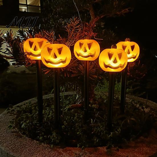 Dusk to Dawn Solar Pathway Lamps Halloween Pumpkin Light, Ghost Yard Stake Smart Sensor Garden Lights Lamp, Waterproof Outdoor Decor Light