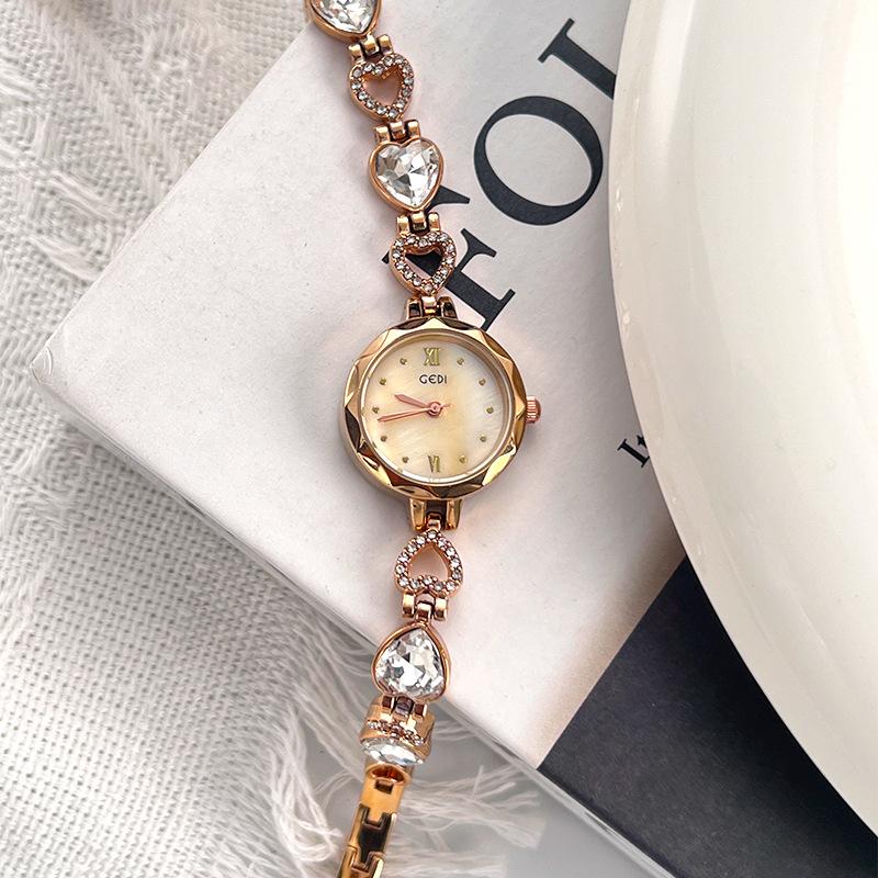 Women'S Retro Light Luxury Bracelet Watch Niche High-End Heart-Shaped Rhinestone Light Luxury Quartz Women'S Watch