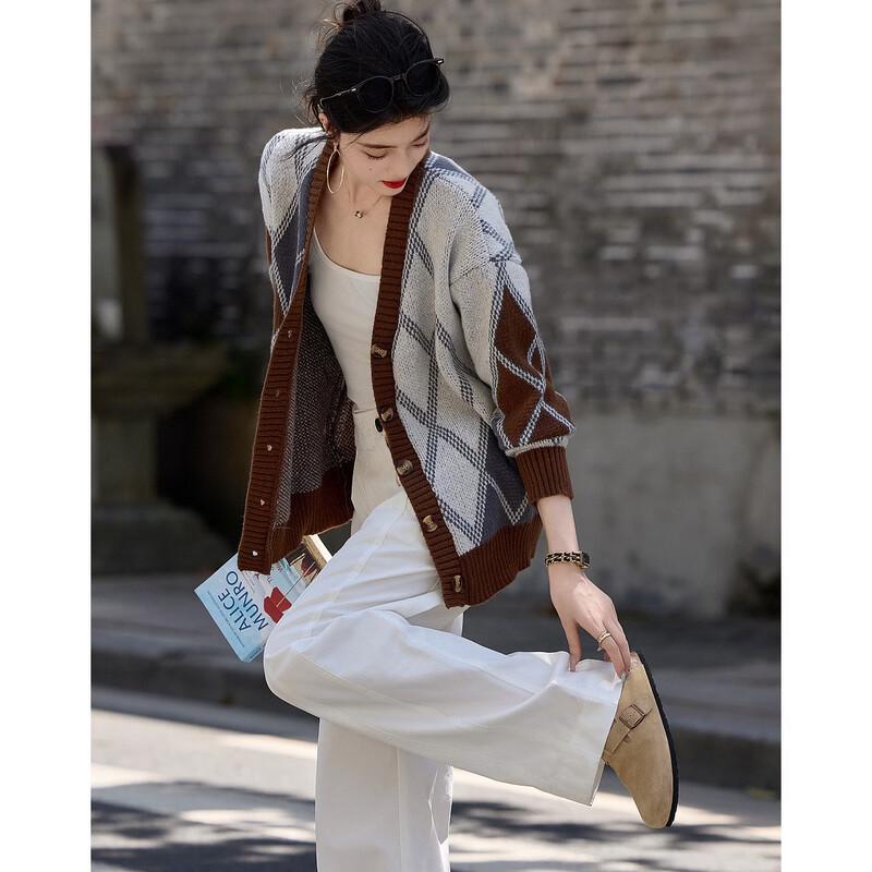 Women's V-Neck Diamond Knit Cardigan