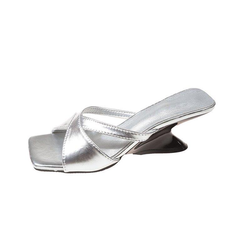 2025 New Open-toed Square Head Slippers Internet Celebrity Temperament Versatile Fashion Wear Niche Design Cool Slippers