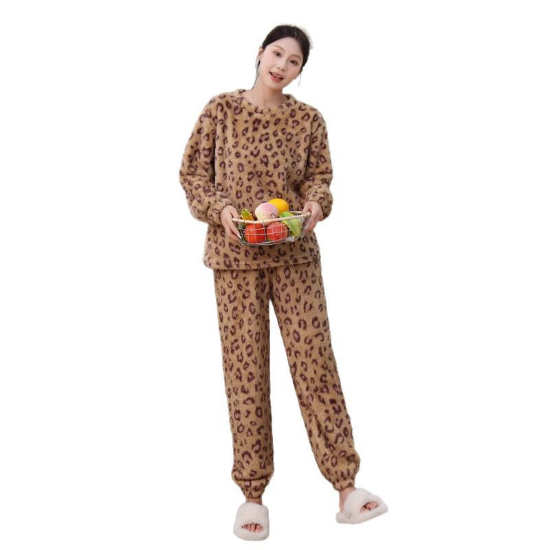 Women's Leopard Print Velvet Pajamas Set – Winter Thickened Long Sleeve & Pants, Wear Indoors or Outdoors